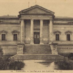 illus 1. Le nouveau palais de justice. Archives départementales du Lot, carte postale : 9 Fi 532