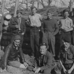 Archives dpartementales du Lot. Dans les dunes de la cte 40. Archives de l'Amicale des anciens de la pointe de Grave : 107 J 28