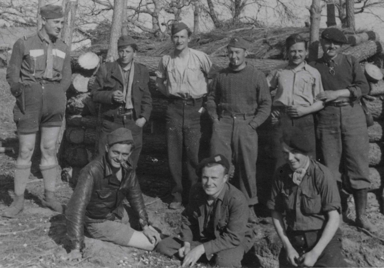 Archives dpartementales du Lot. Dans les dunes de la cte 40. Archives de l'Amicale des anciens de la pointe de Grave : 107 J 28