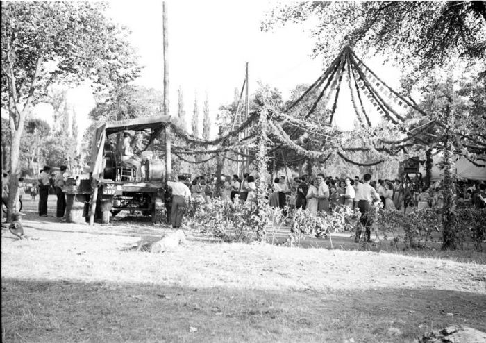 La fête votive à Espère en 1950. Fonds Cayla : 16 Fi. Archives  départementales du Lot